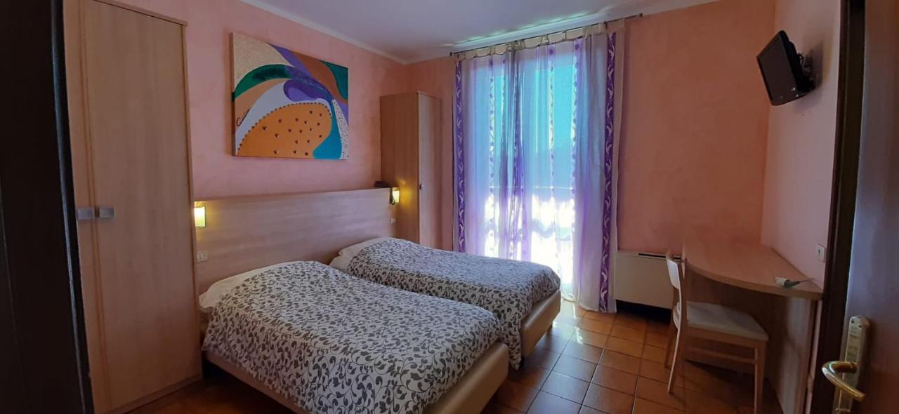 Hotel Chiara Sirmione Exterior photo