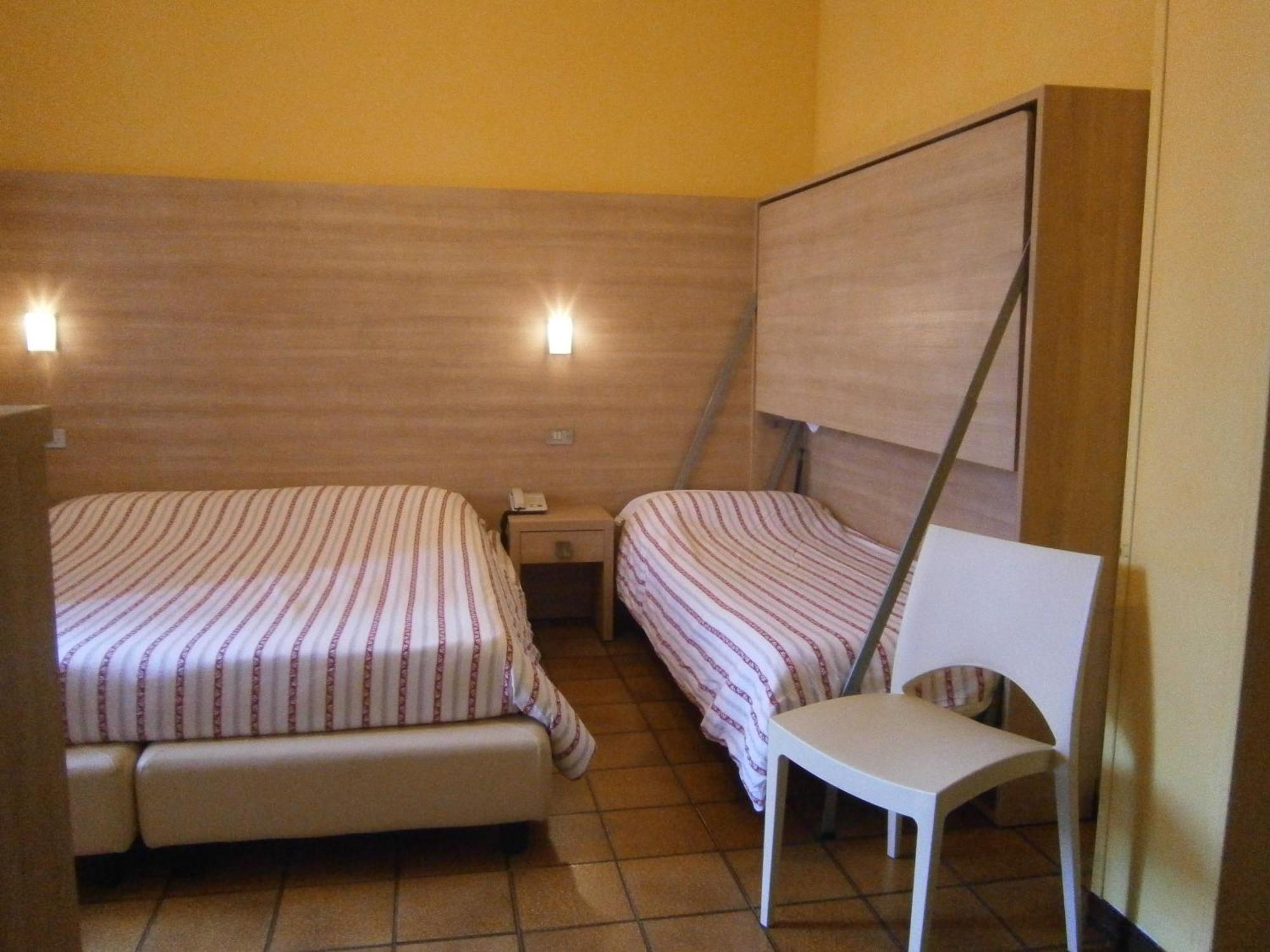 Hotel Chiara Sirmione Room photo