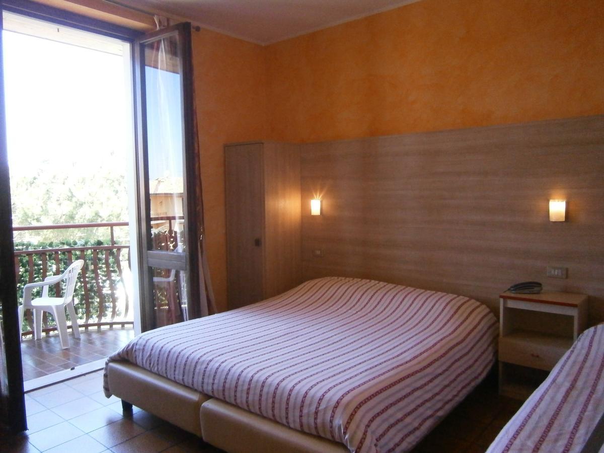 Hotel Chiara Sirmione Exterior photo