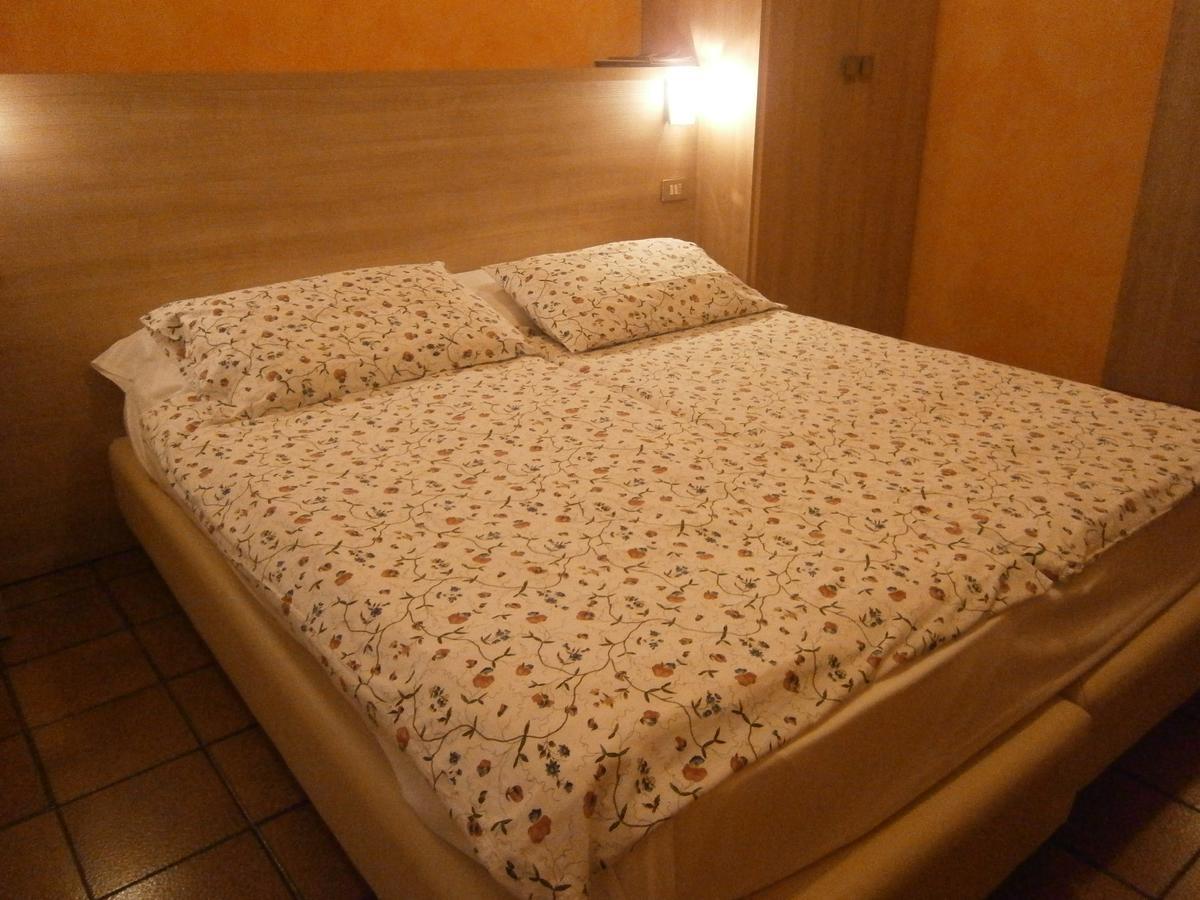 Hotel Chiara Sirmione Exterior photo