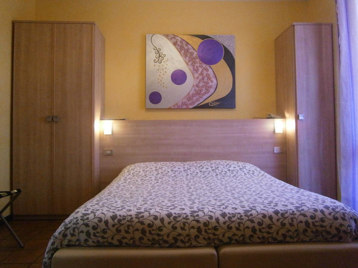 Hotel Chiara Sirmione Exterior photo